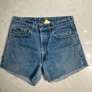 Vintage Levi’s Light Wash Denim Shorts